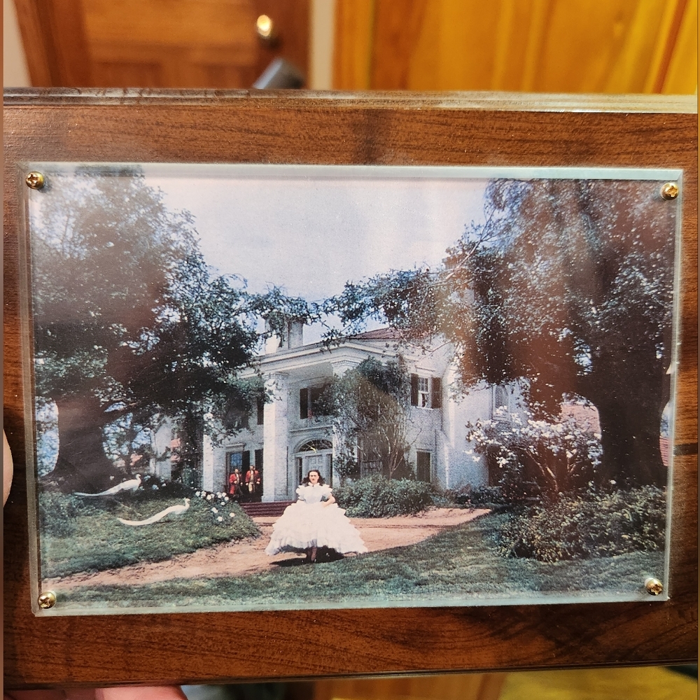 Gone with the wind figurines, cards, and phots - Picture 12 of 13